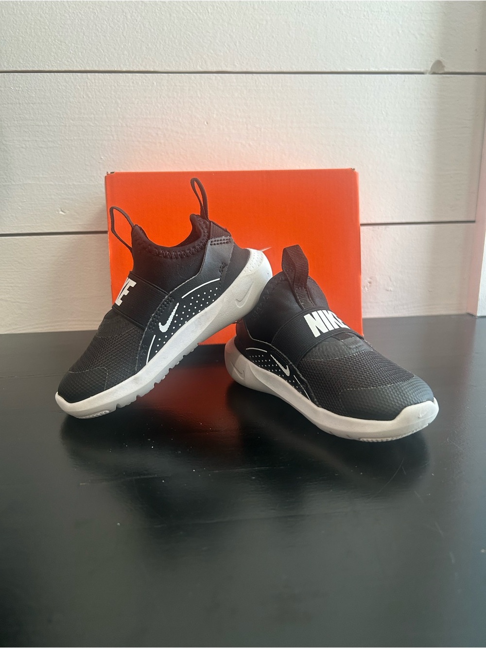 Nike Kids Black and White Slip-On Athletic Sneakers toddler size 7